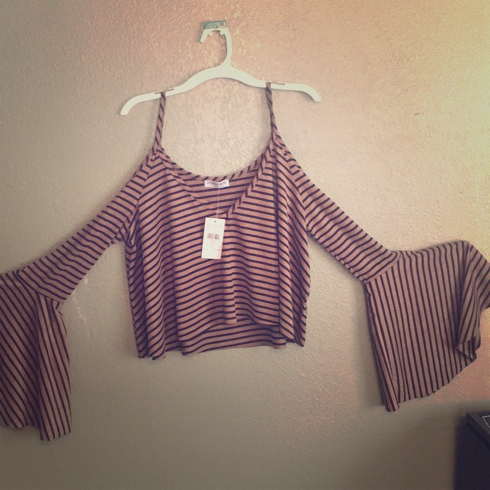 Bell sleeve top